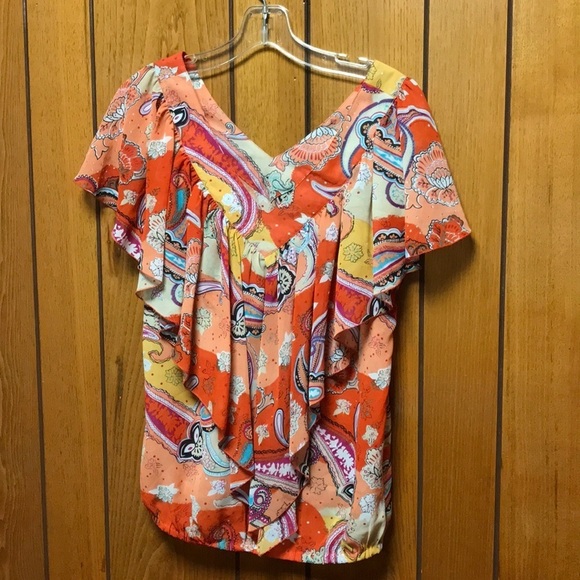 Sunny Leigh abstract flutter sleeve Vneck blouse - Picture 1 of 5
